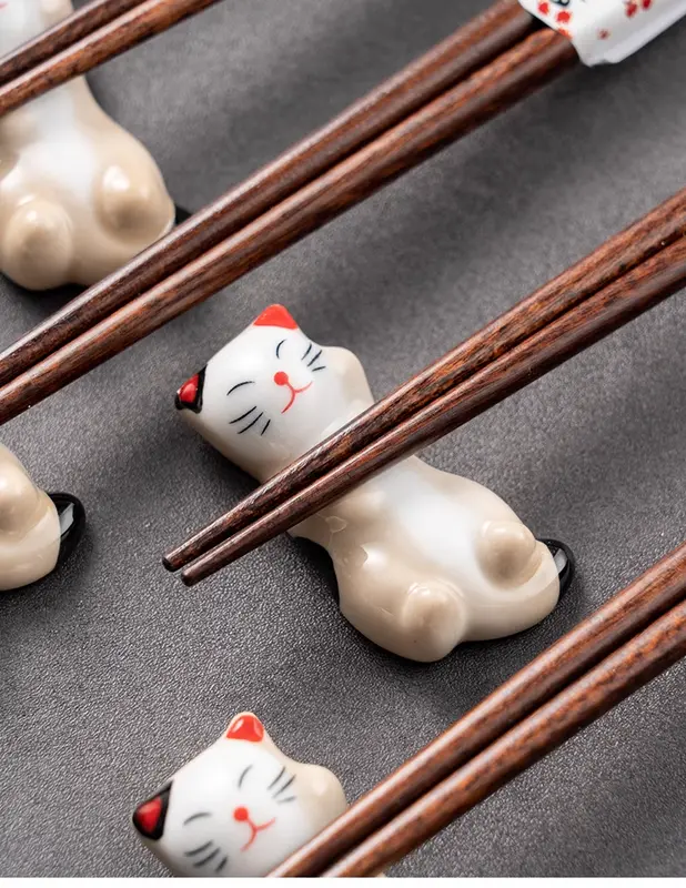 Japanese-style Ghibli Cat Kitty Chopsticks and Chopstick Rest Holder Set: The solid wood utensils come in an anti-slip design and a gift box Inactive Cutlery Tableware 1