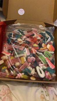 Product Review of 1 KG Pick n Mix Sweets Packed LIVE - Unique Mix of Your Favourites and Unusual Sweets in craft Box. Candy from ** B**e ** 2**8 ** 2**2 ** 1