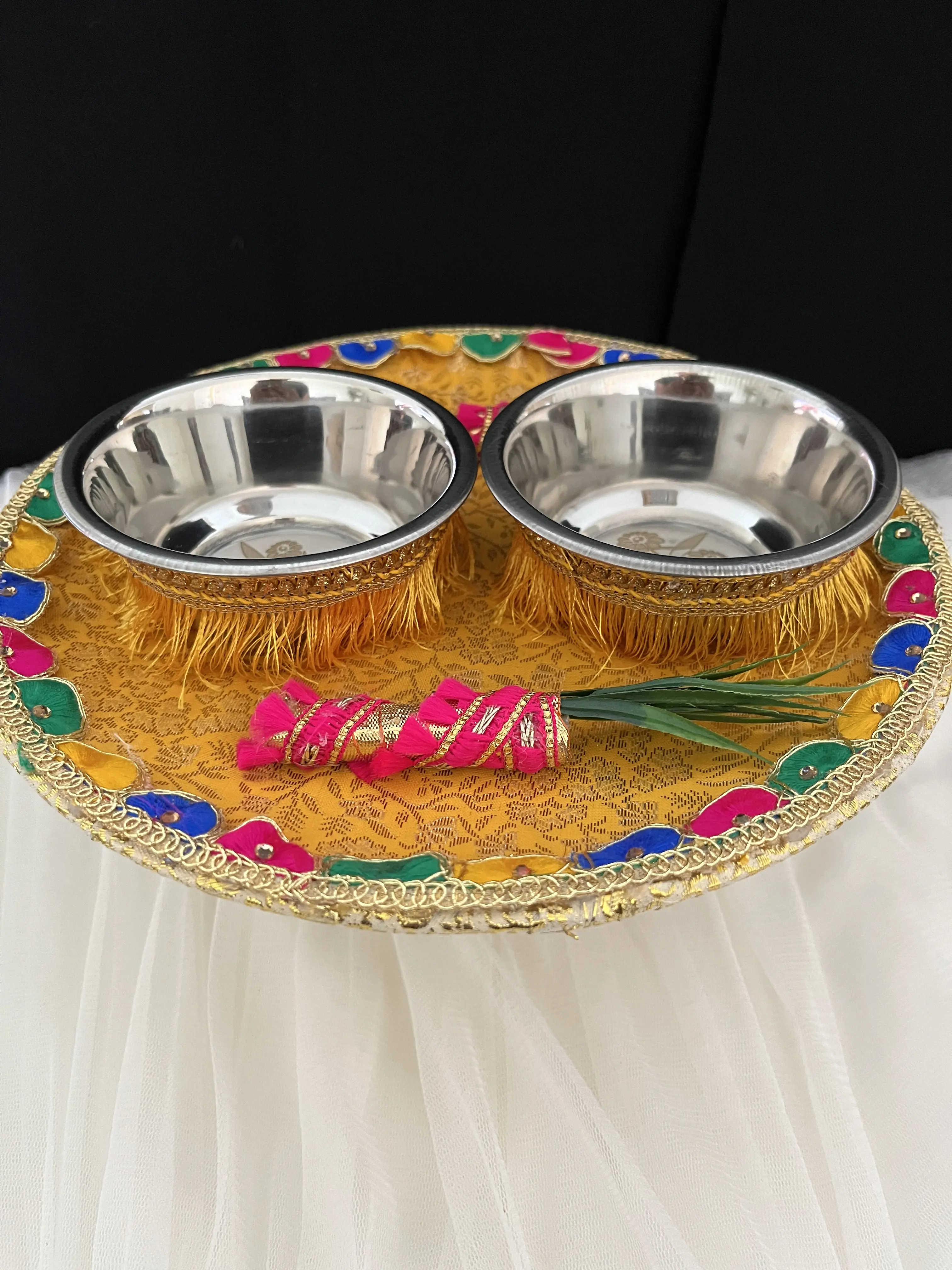 Mendhi Haldi Tray Thaal Plate Bowl Brush Sets | Maiyan | Haldi | Mendhi | Punjabi | Indian | Pakistani | Lace Trim Border