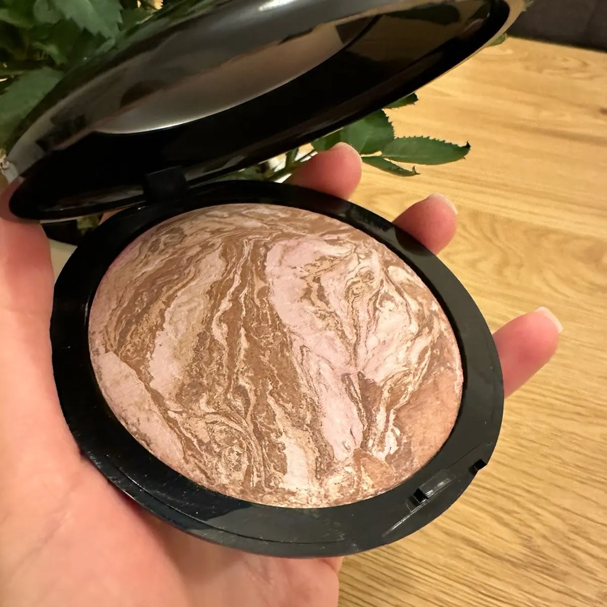 Fair Laura Gueller Baked Bronze-N-Brighten 24G - Makeup - Bronzer Cosmetic