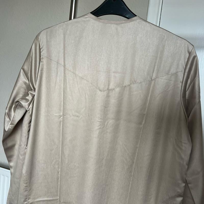 Omani round neck shiny thobe 3