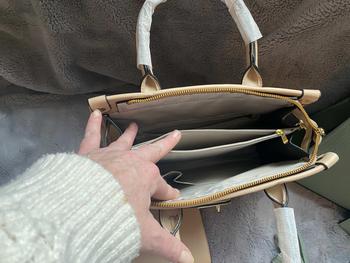 Product Review of Women's Fashionable Crocodile Embossed Tote Bag & Wallet & Clutch Bag, Large Capacity Pu Tote Bag with Shoulder Strap, Casual Trendy Versatile High-quality Daily Commuting  Bag Set from M**s V**y 1
