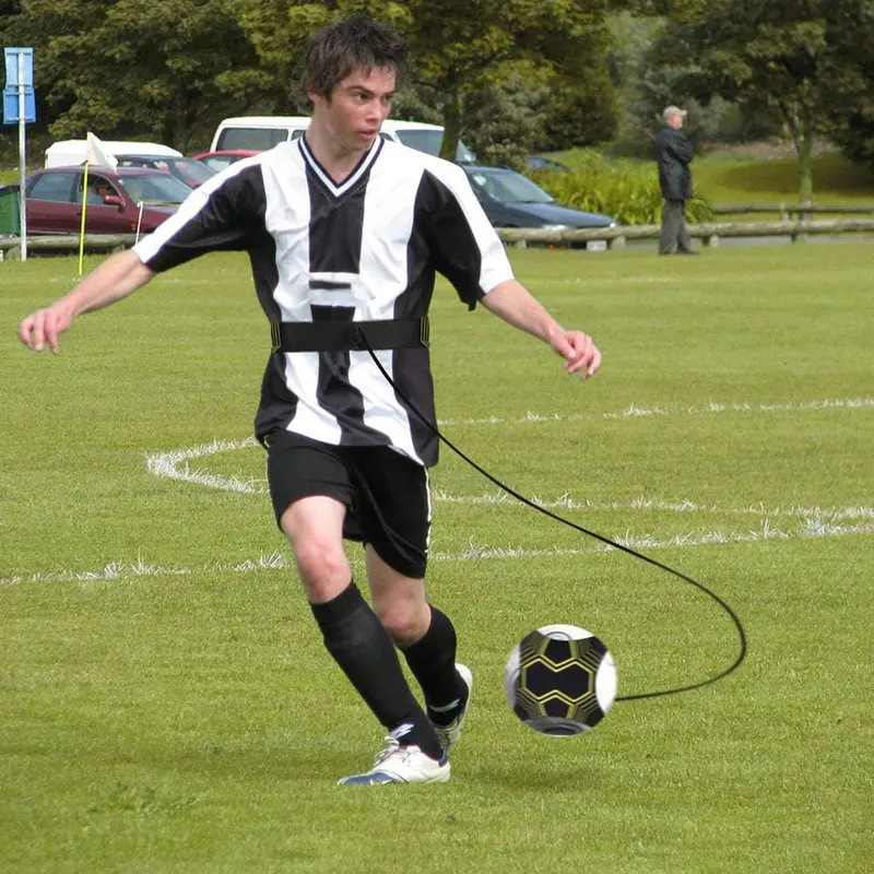 Football Kick Trainer- Football Training Equipment, Soccer Solo Skill Practice Training Aid, Training Aid Football Skills Improvement for Kids Adults 4