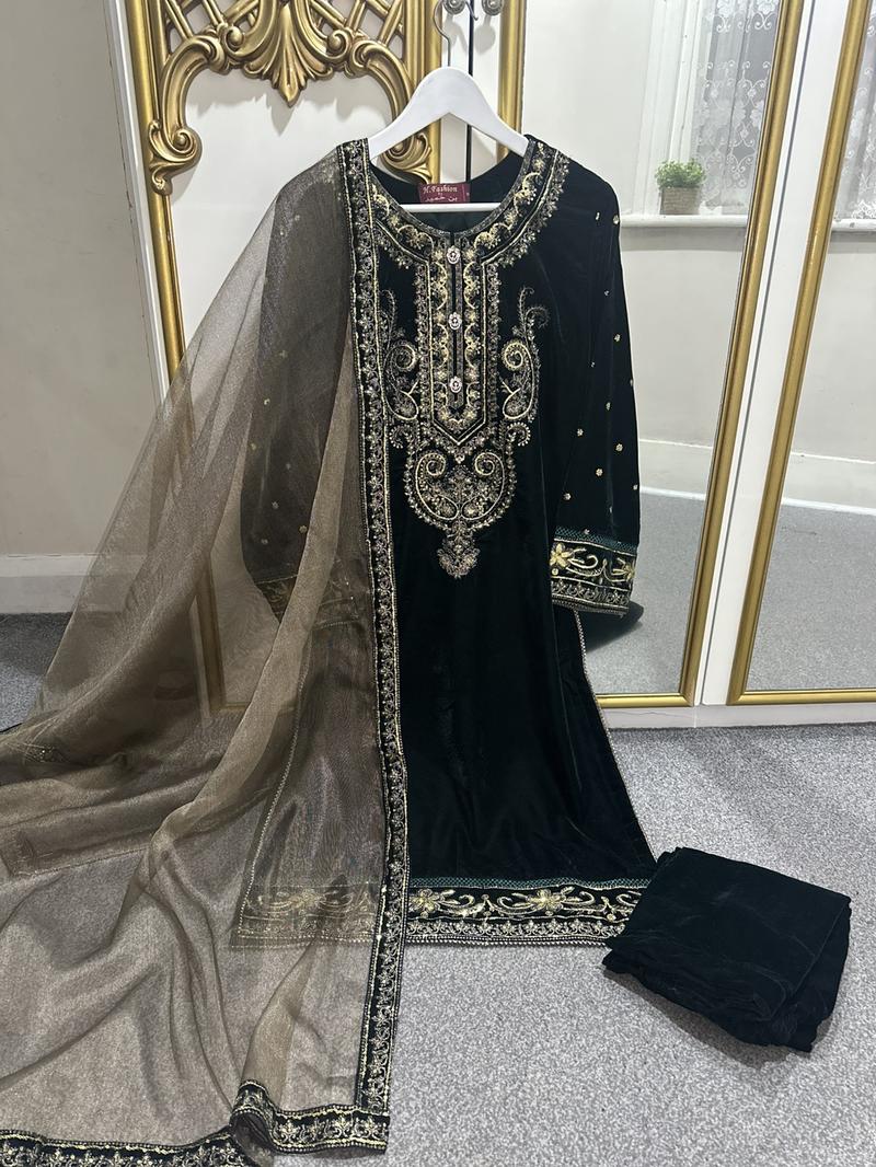 Product Introduction of LUXURIOUS 3 piece premium micro velvet suits - H fashion by Bin Hameed Womenswear 28