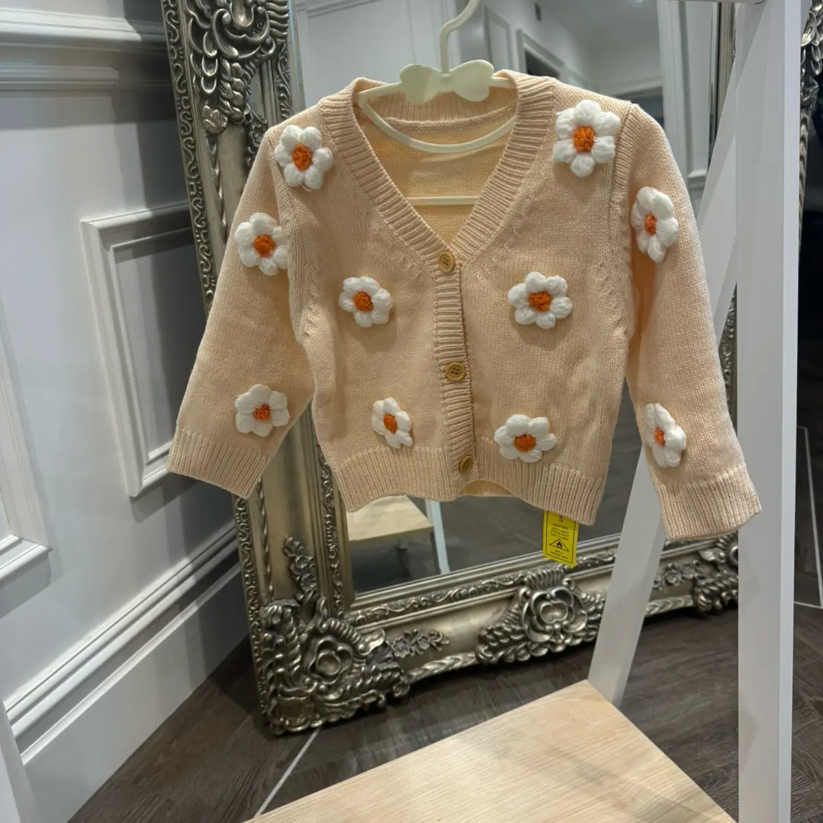 Light pink kitted flower cardigen