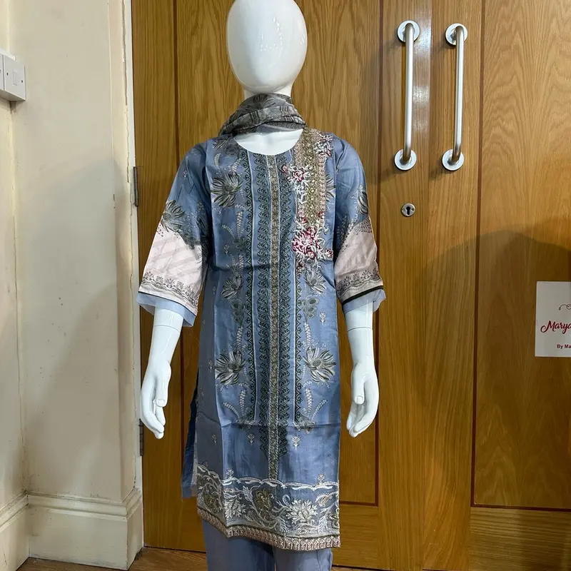 Menaal’s kids digitally printed & embroidered linen Pret ! 2