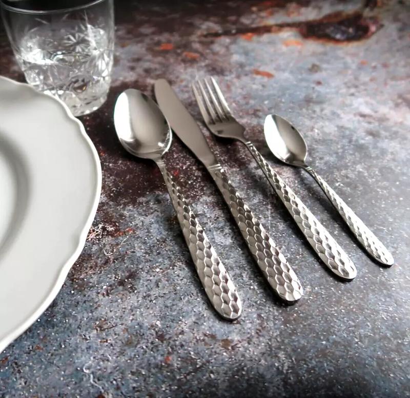 Lunalux Hammered Silver Cutlery Set - 16-Piece Stainless Steel Flatware for Stylish Meals - Fork Tableware Aesthetic 2