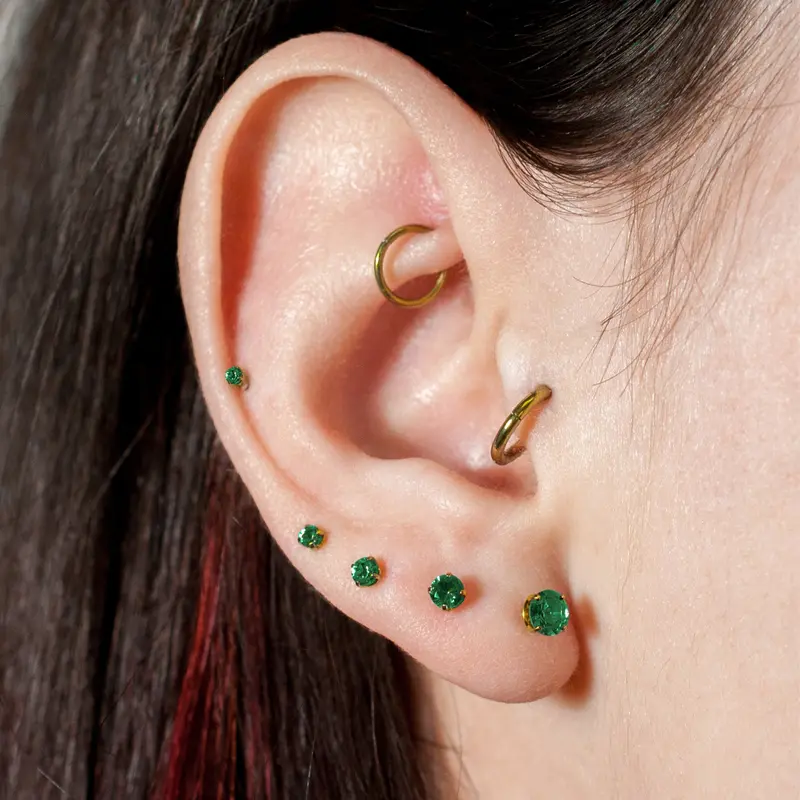 Emerald Prong Gem for Women - Fashion Accessory 1