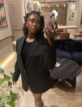 Product Review of Outre Ashani Quick Weave Half Wig Premium Synthetic Heat Resistant Wavy Fast Install from A**d D** 0