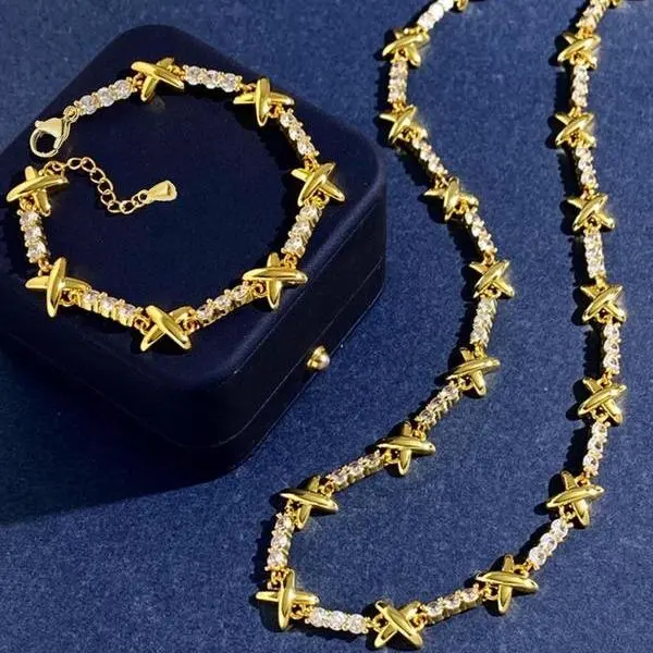 The Best Gift--Women's Elegant Rhinestone Decorated Necklace& Bracelet, Exquisite Trendy Jewelry Set