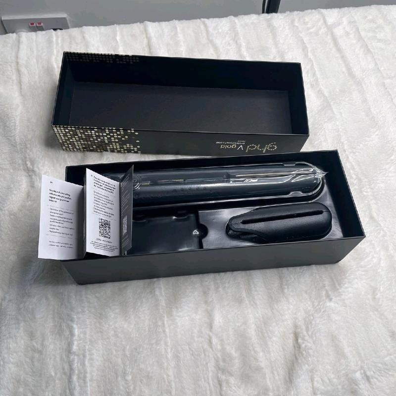 Ghd Hair Straightener - Smooth and Shiny Locks in No Time - Comfort, Plastic and Metal 2