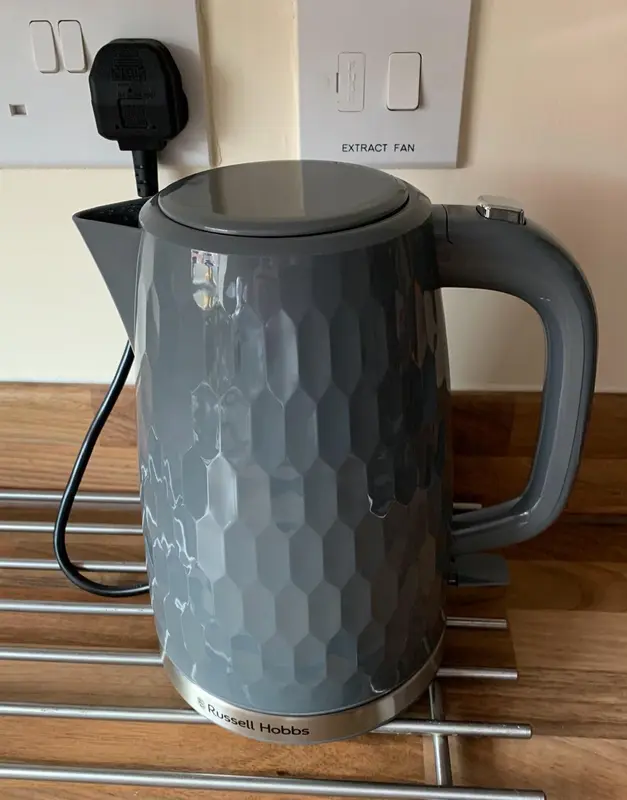 26053 Cordless Electric Kettle - Contemporary Honeycomb Design with Fast Boil and Boil Dry Protection, 1.7 Litre, 3000 W, Grey 1