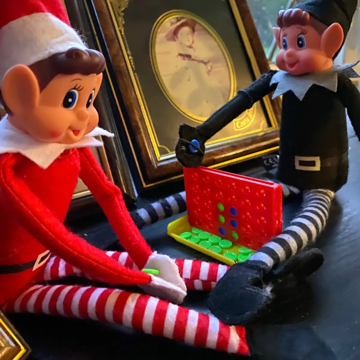 Elf Mini Christmas 4 in a row game