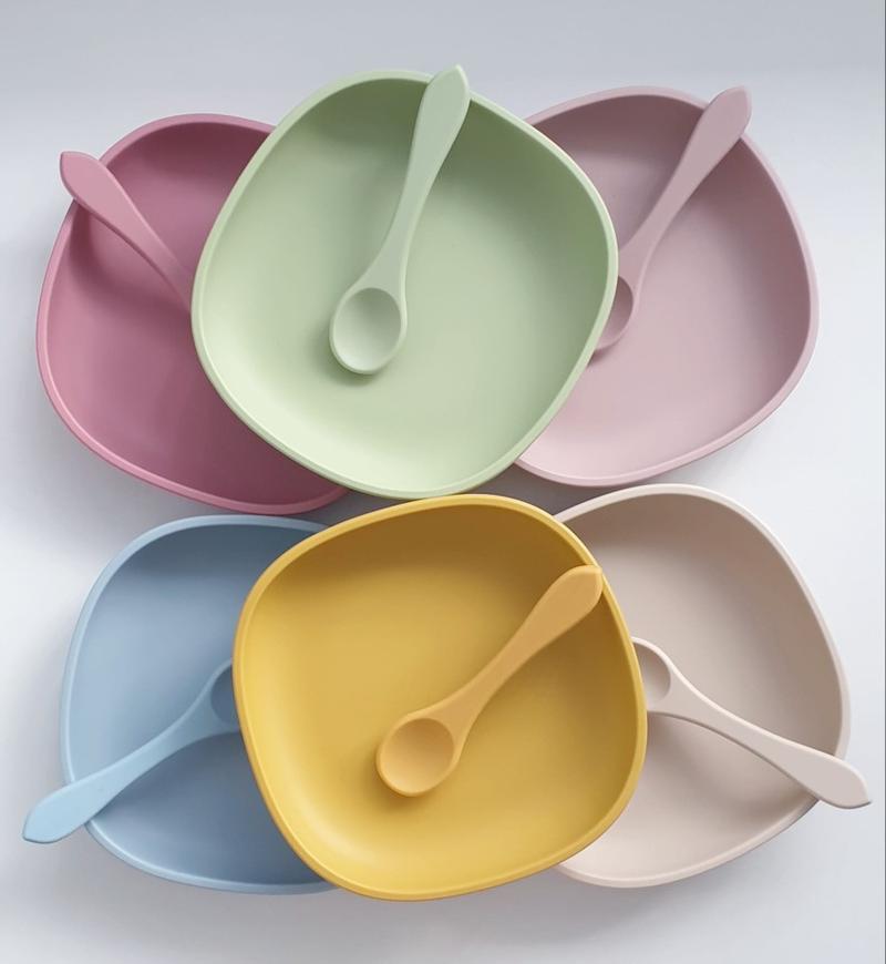 Product Introduction of Bebe joys Baby Weaning Silicone plate and Spoon with super strong suction at the back non-slip. 1