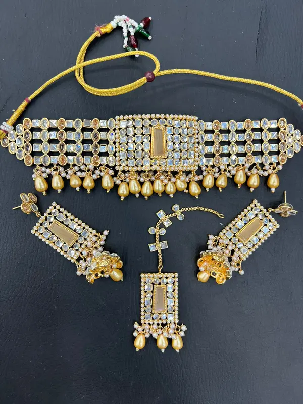 Beautiful and Elegant Fershi Kundon Choker Set 0