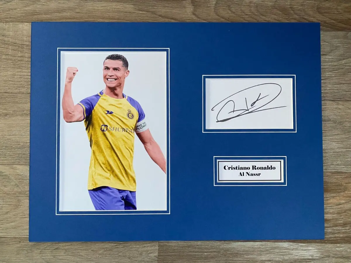 Cristiano Ronaldo Al Nassr Pre-Printed Autograph Photo Mount, 16x12in, High Resolution Printing