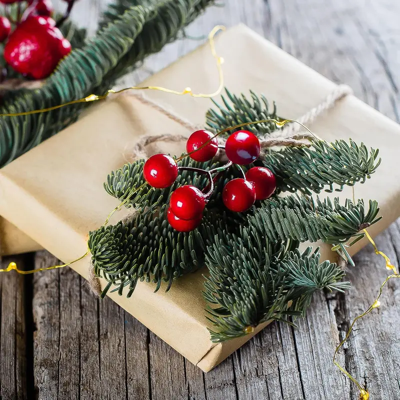 Decorative Christmas Berries - 160 Pcs Artificial Holly Berries for Wreath Making and Table Decorations - Fruit Pack Room Plants Ornaments 3