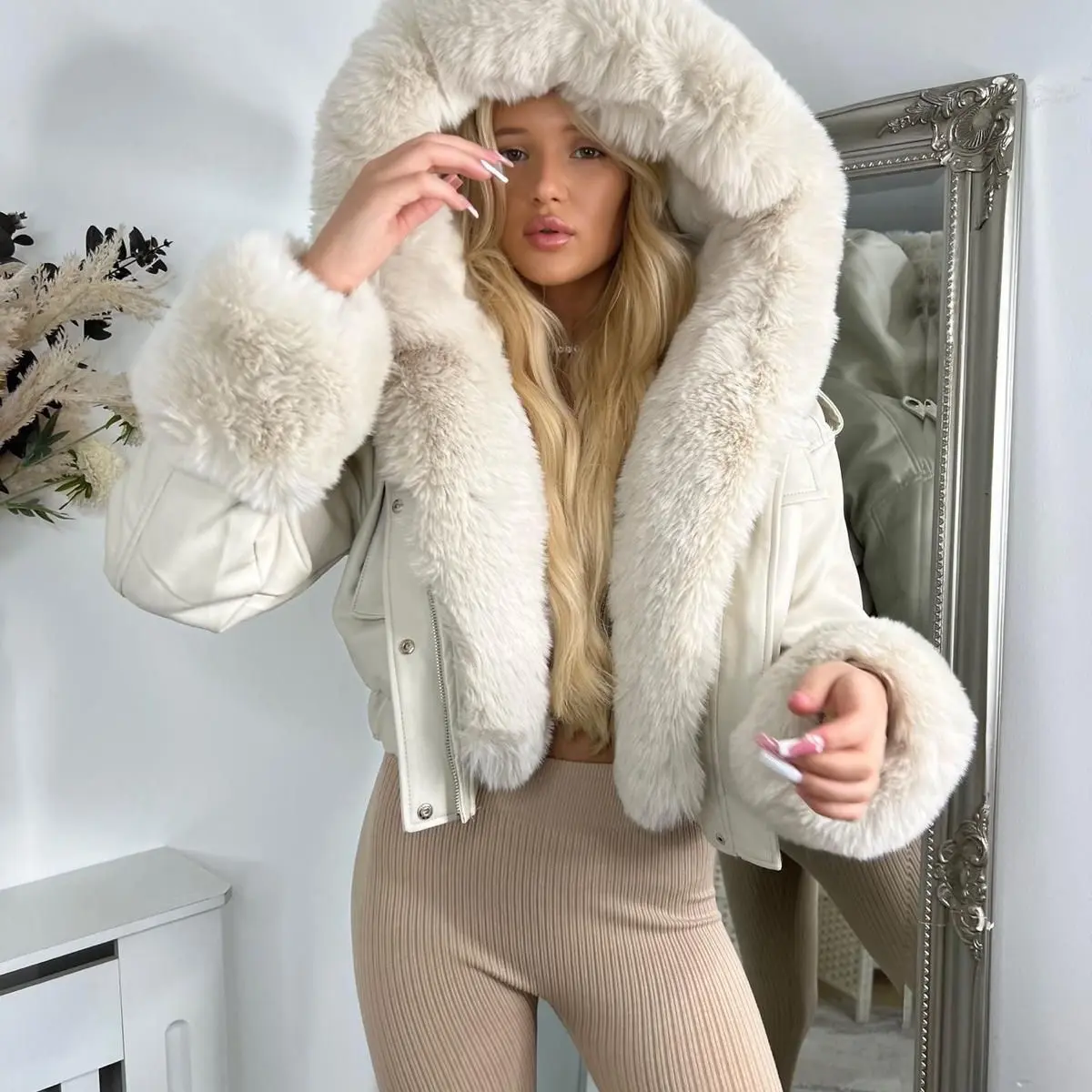 Molly 138 women's faux fur pocket jackets