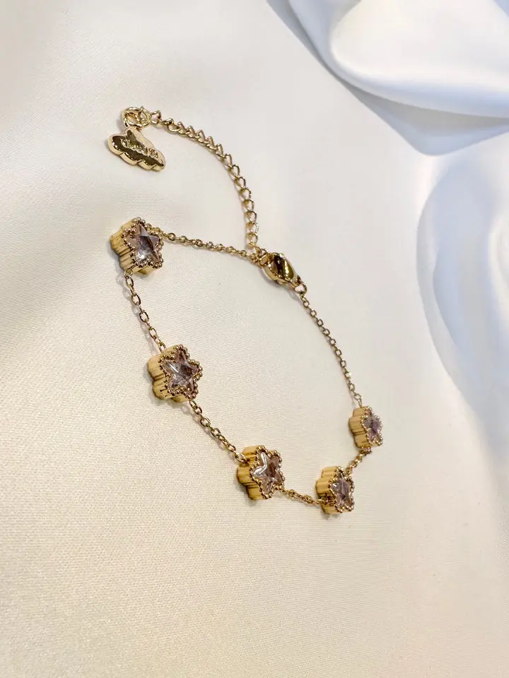 DAINTY FLOWER MOTIF GOLD BRACELET