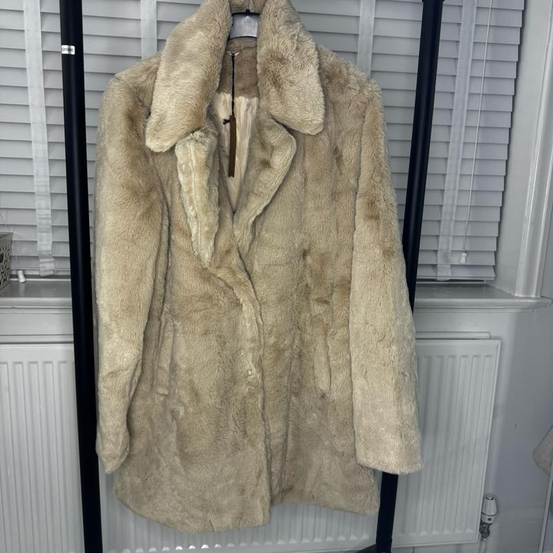 Women's Cosy Coat - Perfect for Winter 2