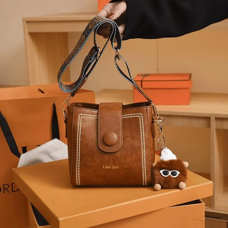 2024 New Vintage Chic High-End Brown Leather Bag for Women,Large Capacity, Multiple Compartments, corrosive resistant , Commute, Versatile casual crossbody & shoulder bags Fall/Winter  Bucket Bags