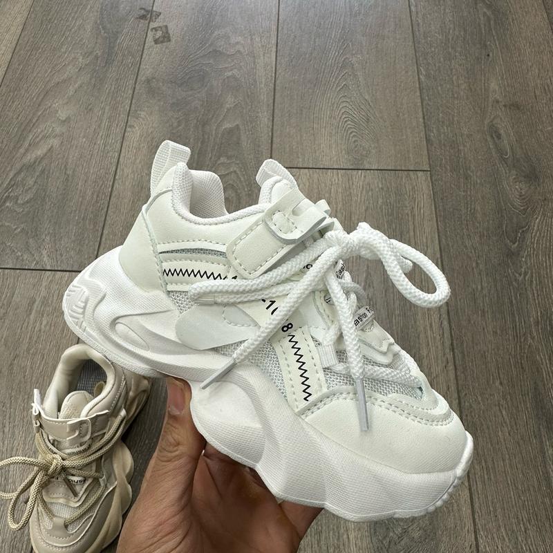 Kids boys and girls unisex chunky trainers. 2