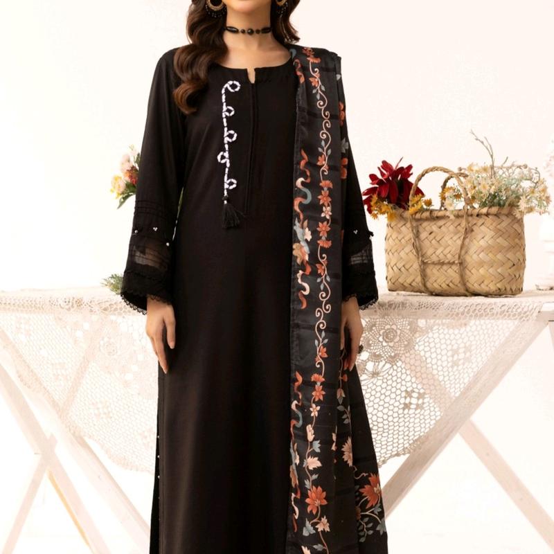 SOPHIA DHANAK SUITS WITH PRINTED SHAWLS 2