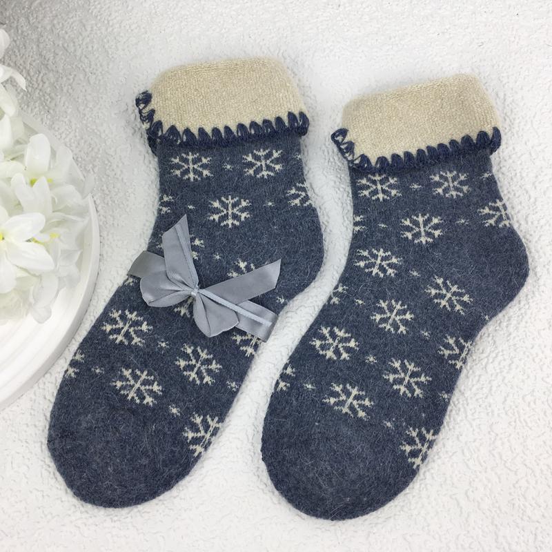 Warm And Cozy Slipper Cuffed Socks With Snowflake Prints for Women 4
