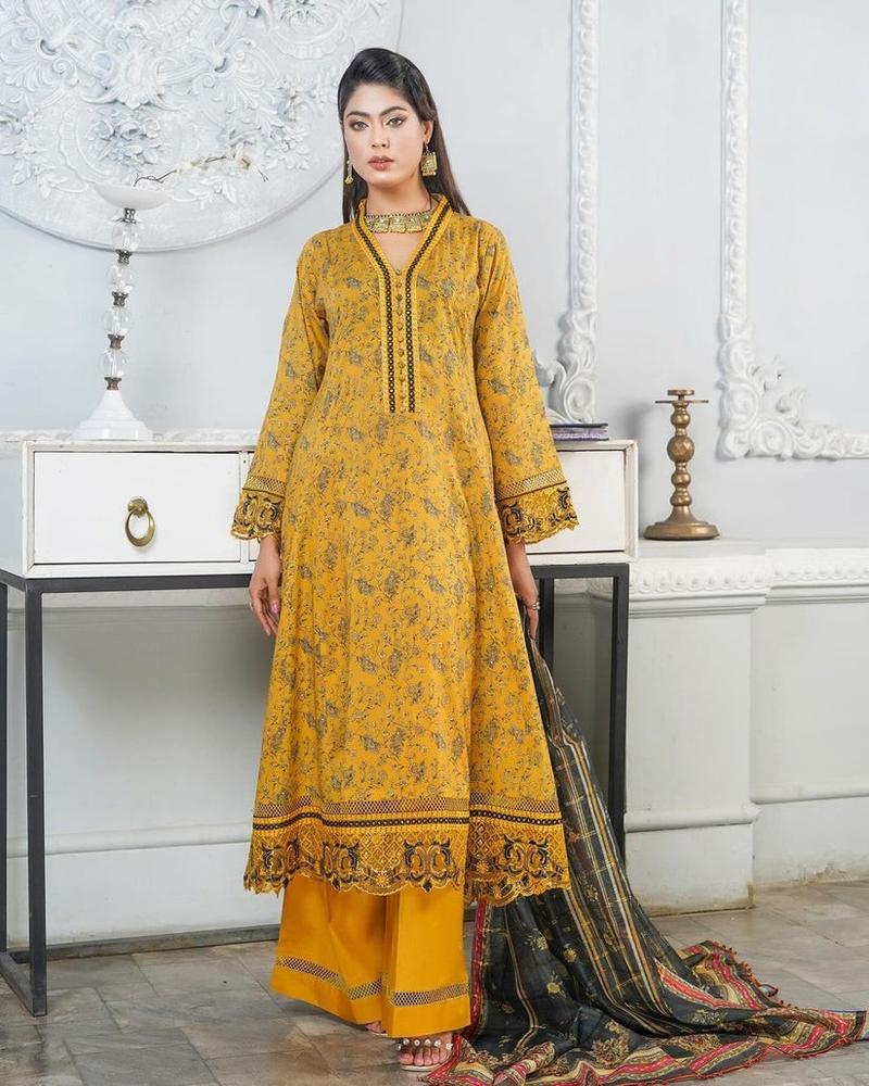 Product Introduction of Munira lawn suits Dress 13