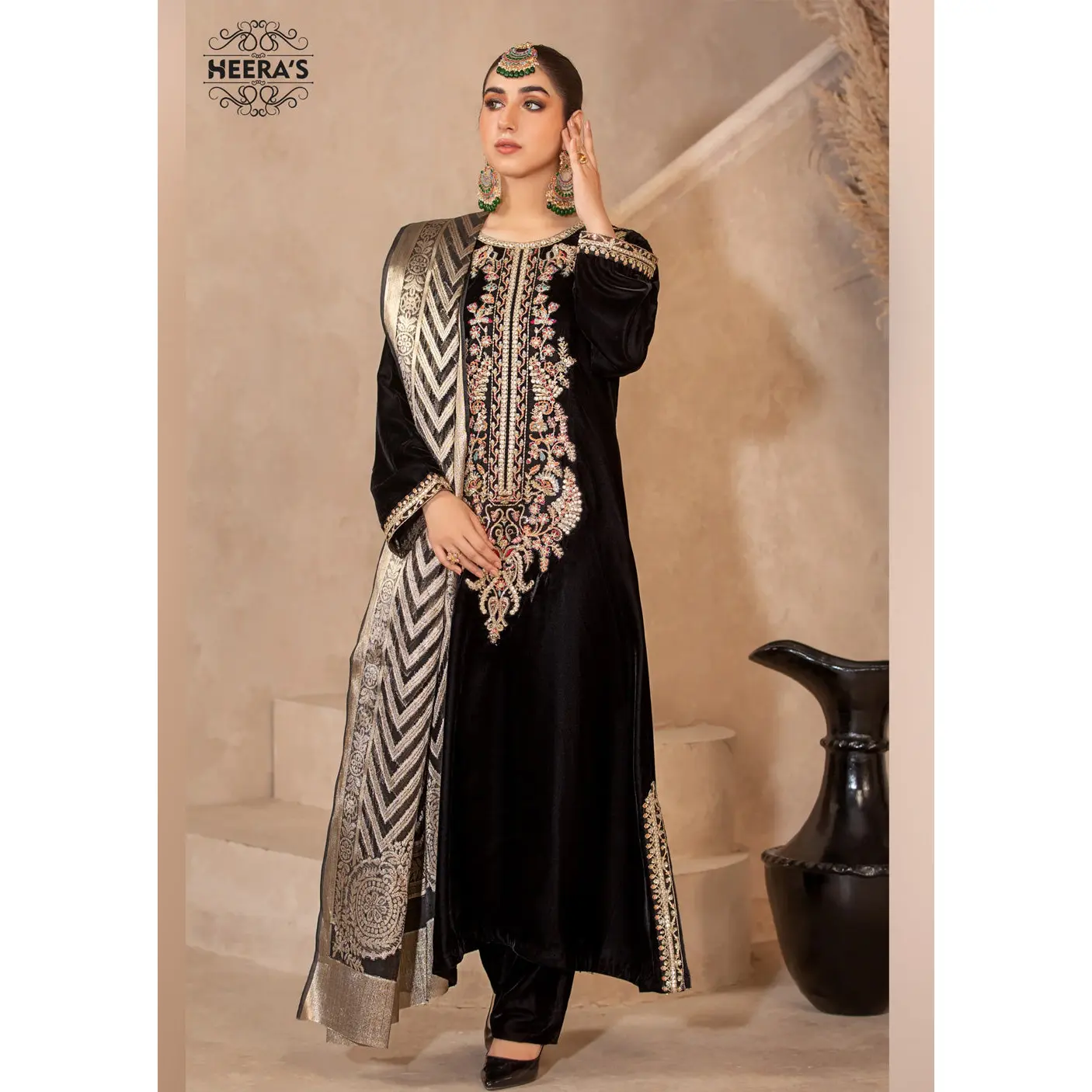 HSS-158 - Black - Readymade Heeras Sapphire Velvet Majesty Suit