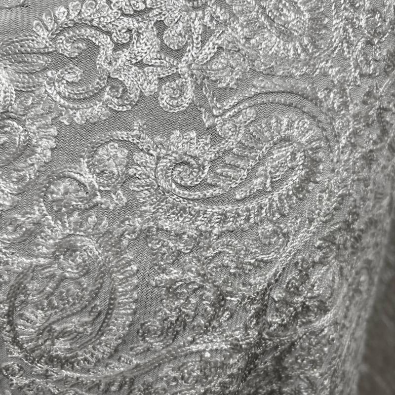 Luxurious  fine Kashmiri Embroidery Shawl Scarf Wrap  Hijab Fine Wool White on White 4