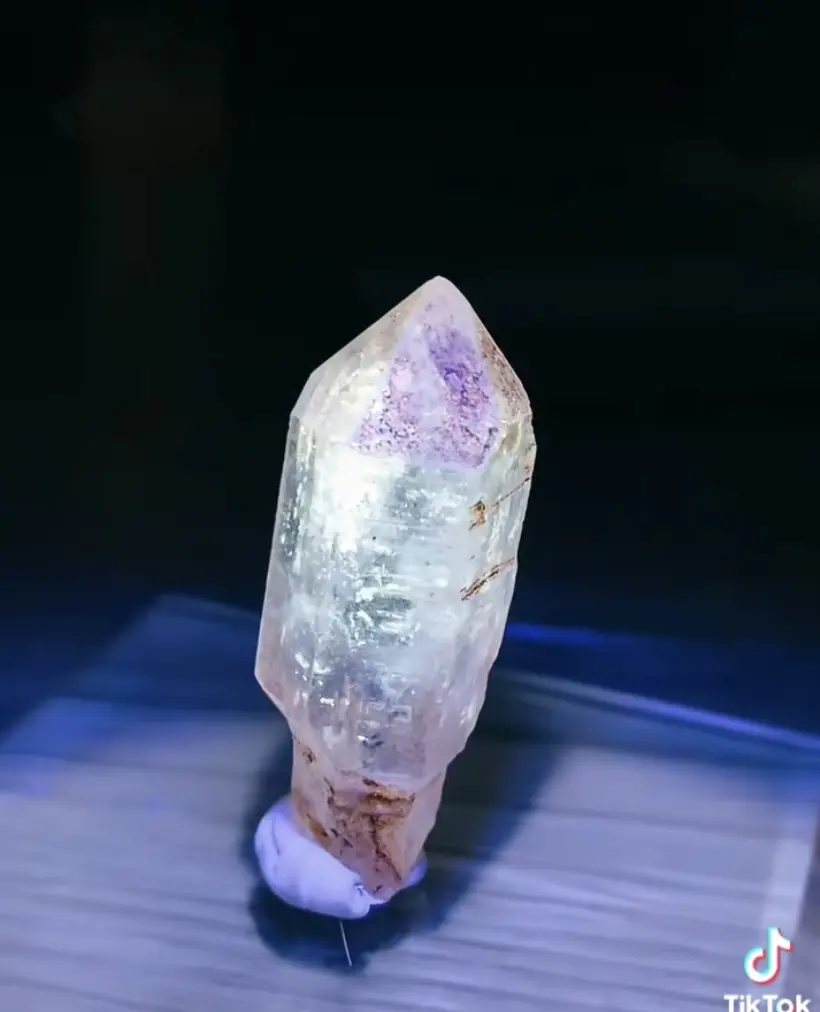 petroleum enhydro quartz