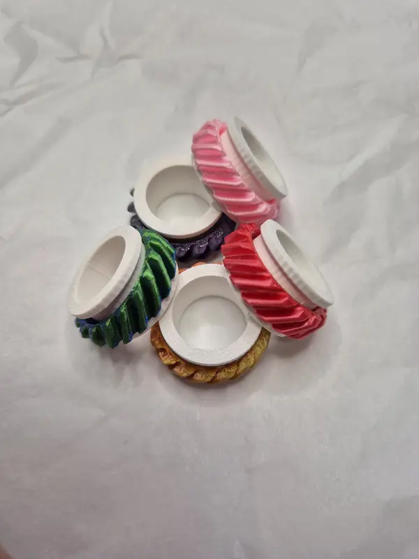 colourful playful fidget ring to cure boredom and relieve stress 2024 sensory trending craze fidgettoy adults 0