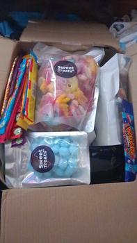Product Review of 500g Gummy, Chocolate & Fizzy Mix - Perfect Snack for Candy Lovers from l**y 0