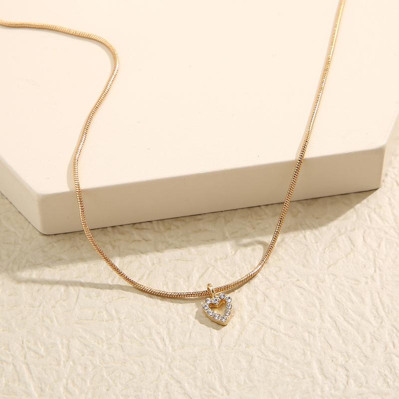Product Introduction of Zircon Peach Heart Pendant. 11