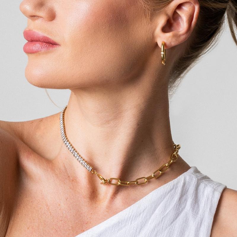 Cordelia Toggle Necklace - Gold 3
