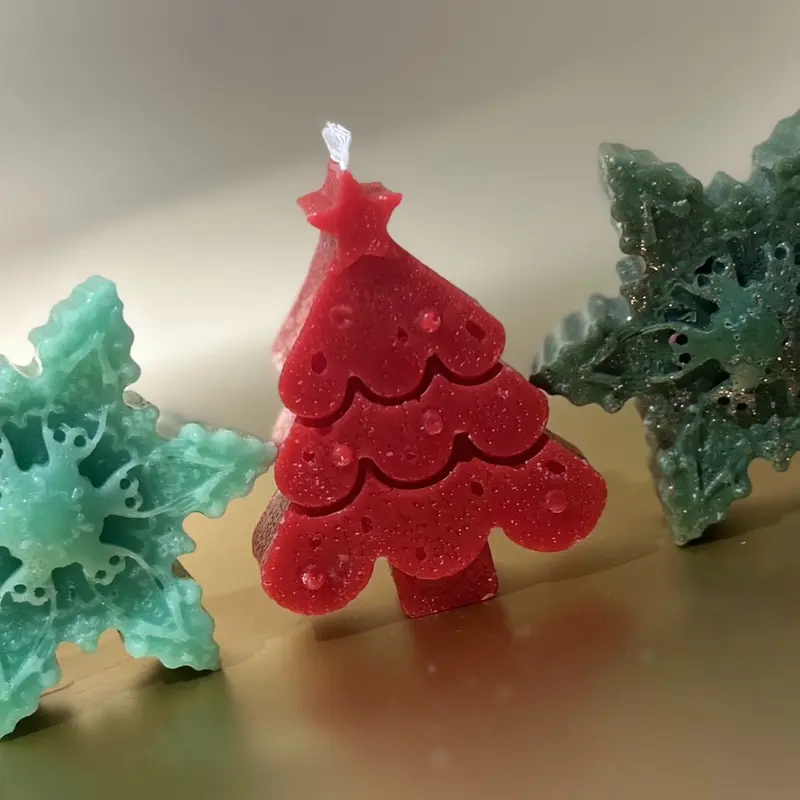 Hand-Poured Decorative Candle Gift for Festive Occasions - Glittering Snowflake Design and Whimsical Christmas Tree Shape wax melt Scent Decoration Cozy 3