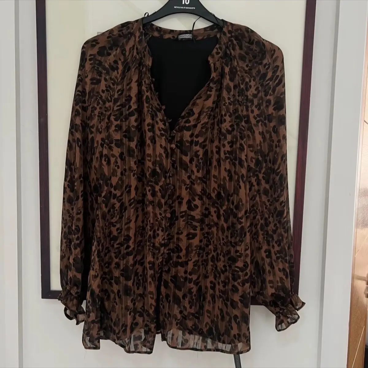 Leopard print Shirt with Buttons and sheer sleeves