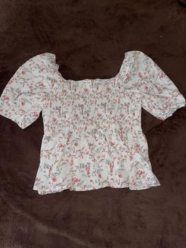 Product Review of Women's Ditsy Floral Print Puff Sleeve Blouse, Casual Square Neck Shirred Ruffle Hem Top for Summer, Ladies Clothes for Daily Wear, Womenswear from V**y ** 0