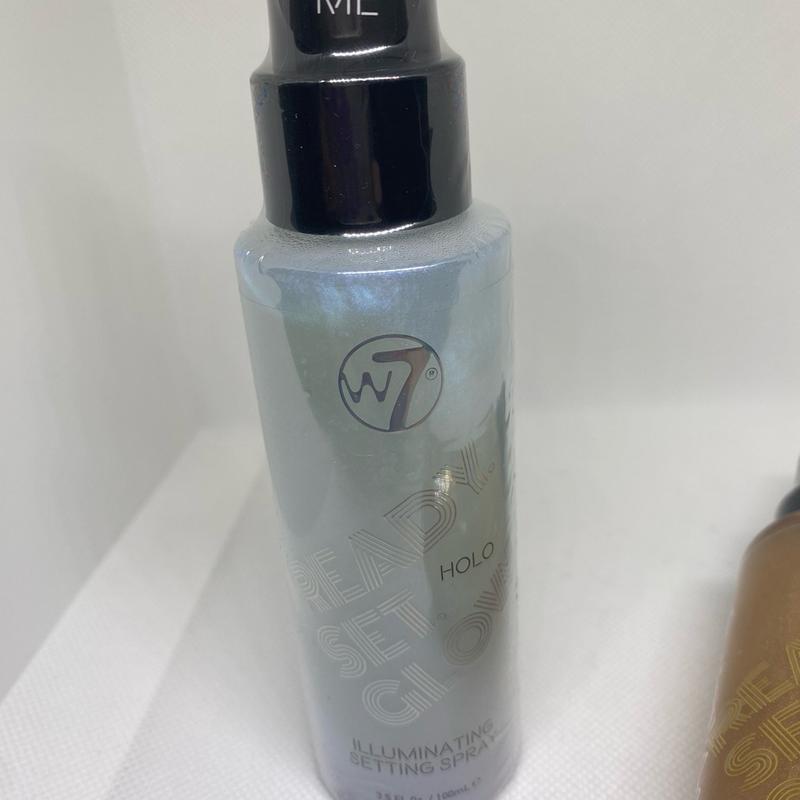 W7 illuminating setting spray Gold and Holo Makeup Cosmetic Shimmer Radiant Lightweight Flawless 2