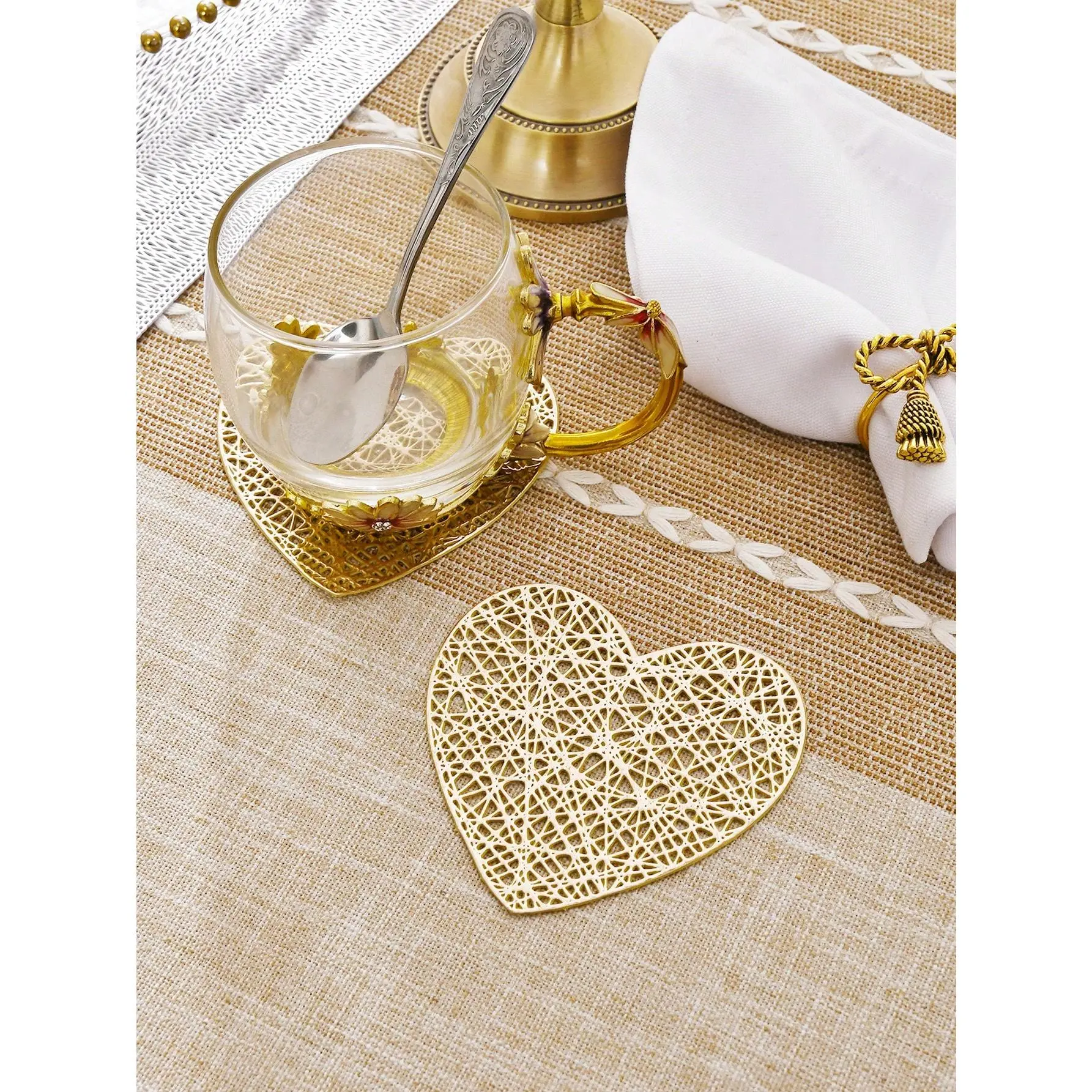 4-6pcs Heart-Shaped PVC Coasters For Valentine's Day, Waterproof, Easy To Clean, Anti-Slip, Heat-Resistant, Elegant Table Mats, Vinyl Table Mats, Dining Table Decoration, Kitchen Table Pads, Holiday Wedding Decor