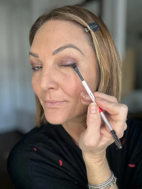 Angled Eyebrow & Eyeliner Brush With Spoolie For Precision & Definition 3
