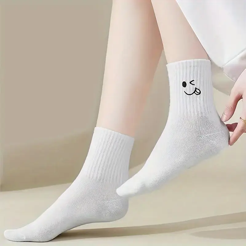 5 Pairs Unisex Cartoon Print Crew Socks, Casual Cute Comfy Breathable Socks for All Seasons, Women Socks for Daily Wear, Comfort Womenswear 8