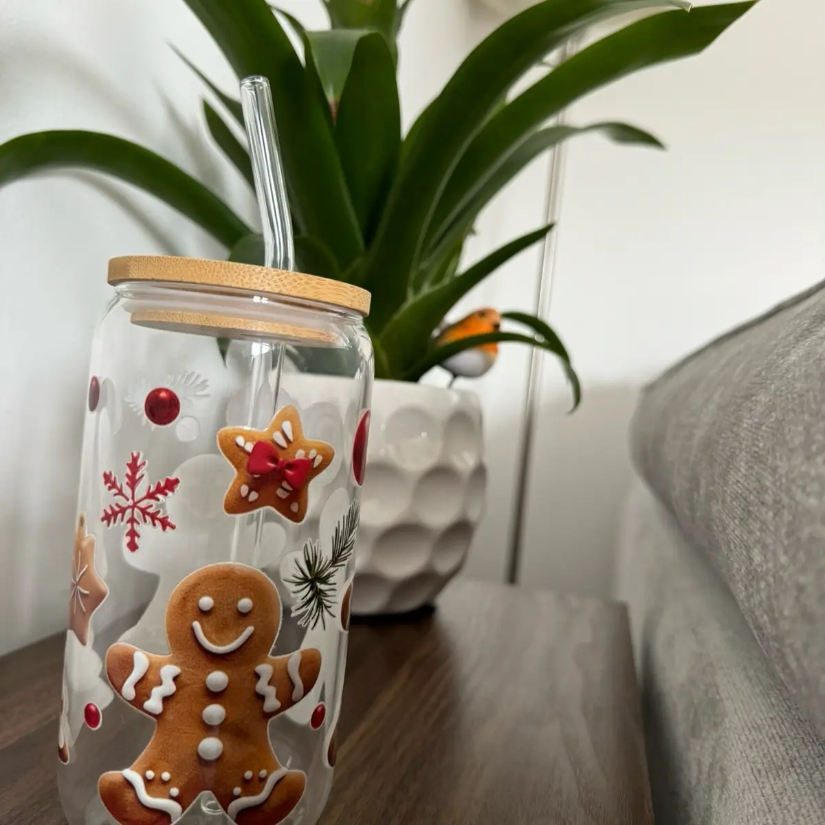 Christmas gingerbread man  glass with lid and straw