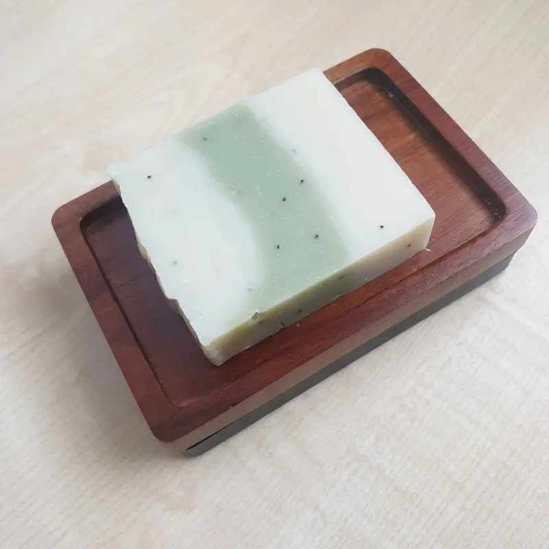 Geranium & Patchouli Soap with Green, Kaolin Clay & Poppy Seed 2