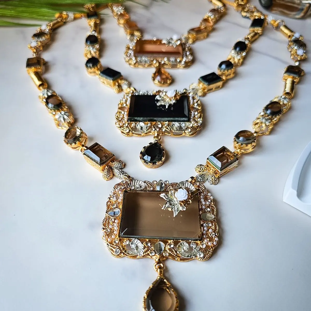 Traditional Pakistani necklace ( comes with matching earrings )
