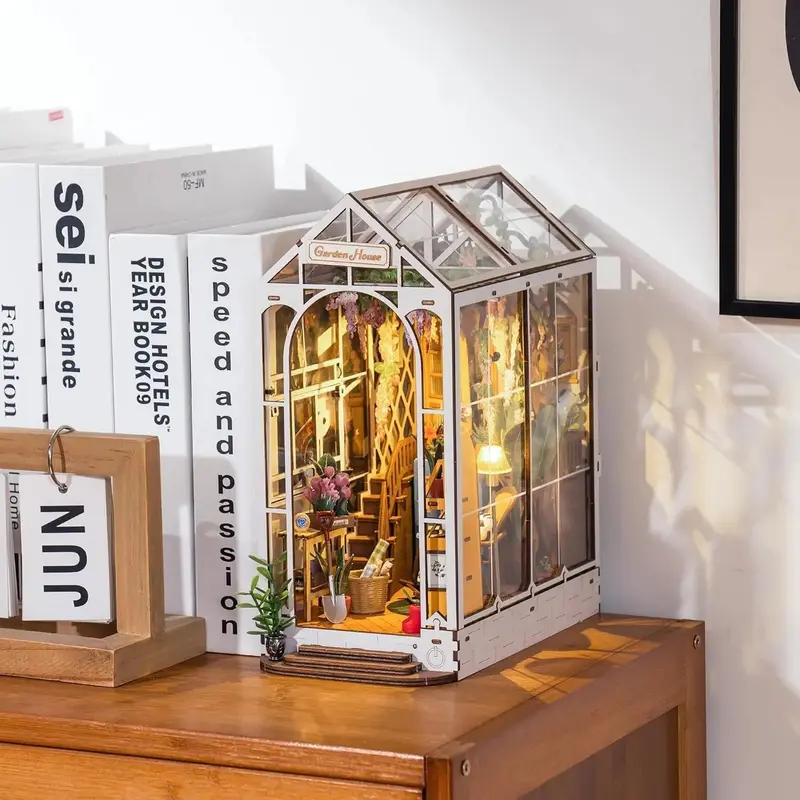 Garden House Book Nook Kit 1