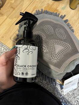 Product Review of Bathless Cleaning Bundle For Dogs | Dry Shampoo & Mitt | Removes Dirt, Pollen & Dust without using water | Plant Based | Made in England | from T**💗 0