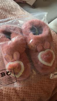 Product Review of Women's Cute Rhinestone Heart Decorated Plush Slippers, Casual Soft Comfortable Home Slippers, Warm Slippers for Indoor & Outdoor Use for Fall & Winter from E**n D**n H**t B**y 0