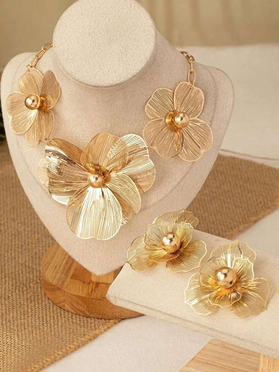 3pcs/Set Fashionable Exquisite Elegant Flower Pendant Necklace & Earrings Set, Suitable For Women's Evening Parties, Gatherings, Holidays And Vacations